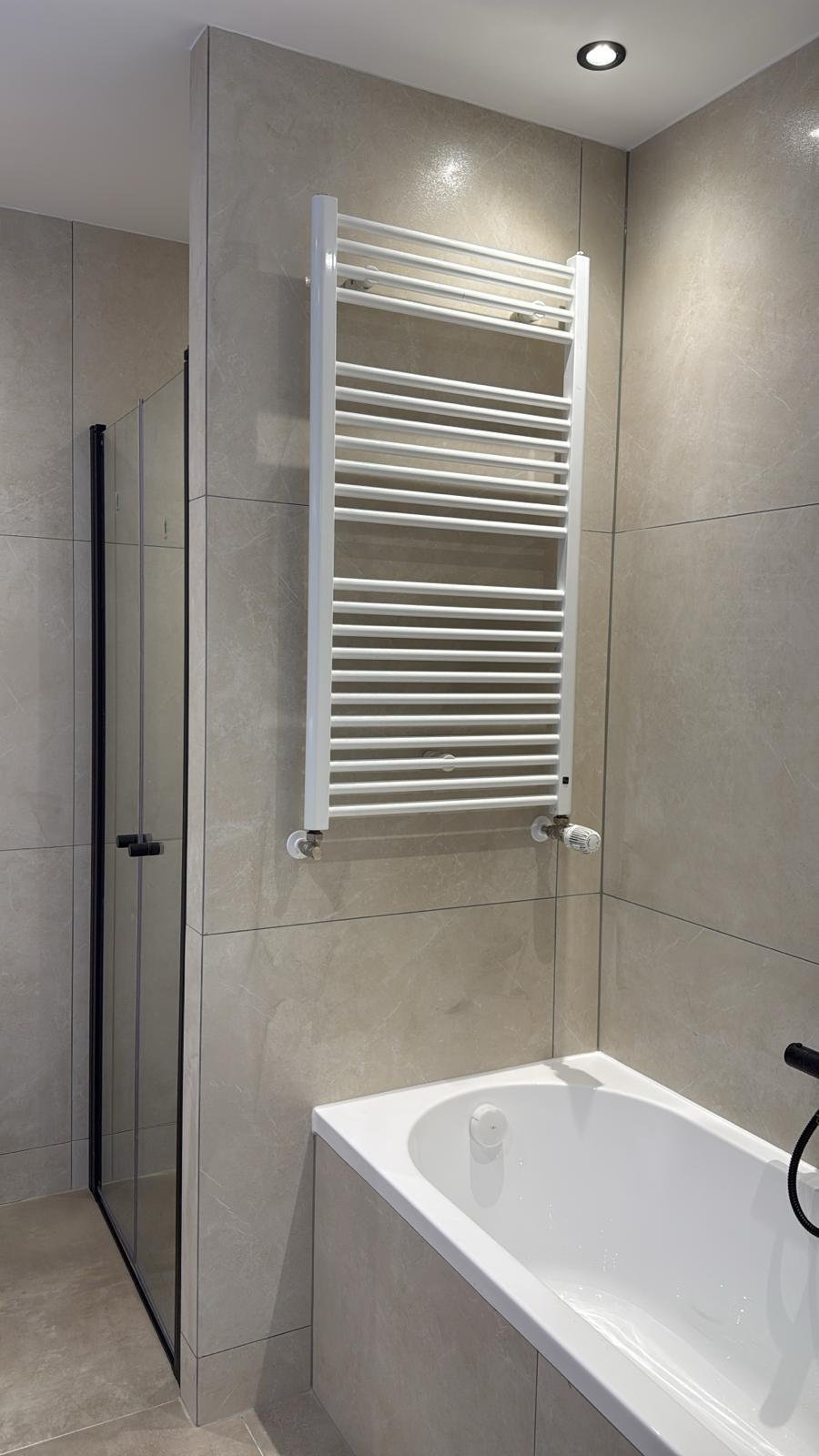 Badkamer gerenoveerd door Aannemer Compleet